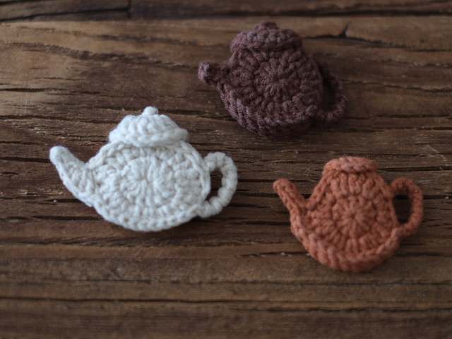 手工茶壶胸针Broche de théière artisanale