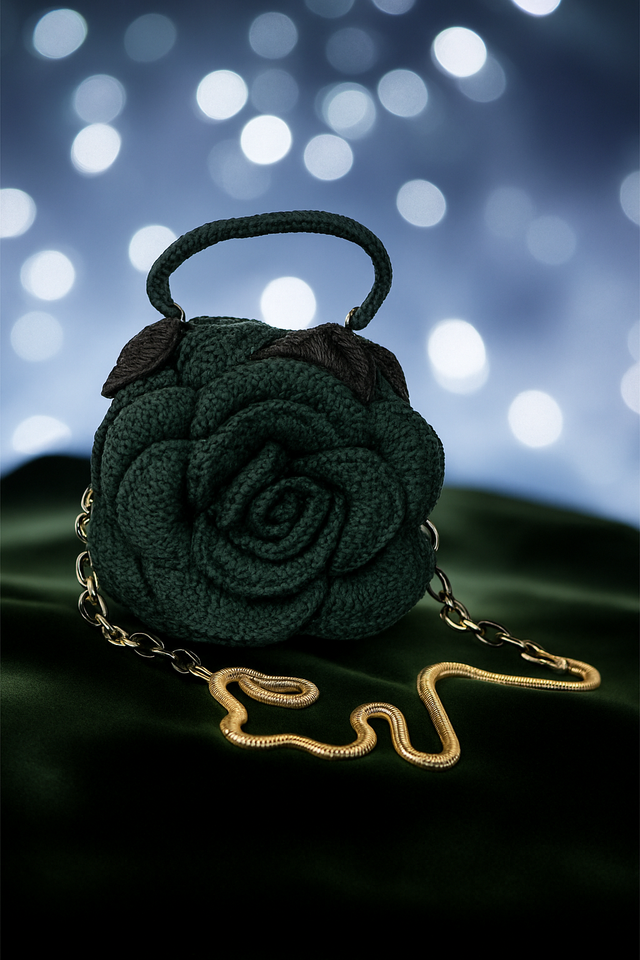 Stylová kabelka ve tvaru růže – elegantní ruční práce