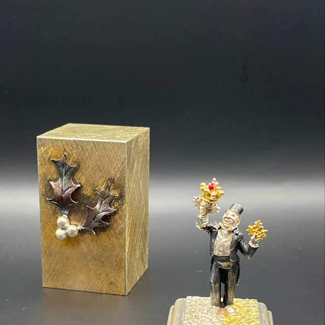 Christmas Carol Surprise Box by Stuart Devlin – No. 273 / 500 – “The Holly and the Ivy”