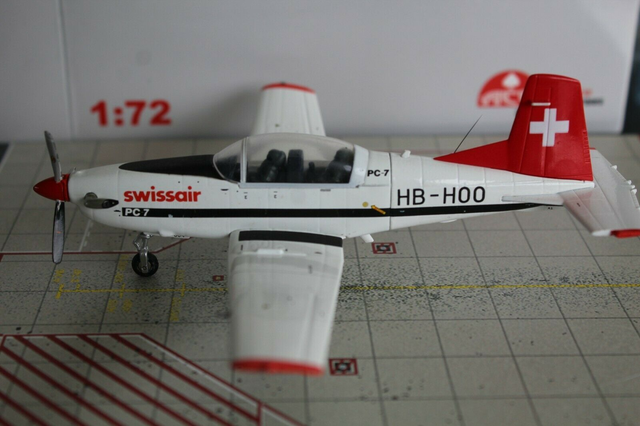 Pilatus PC-7 Swissair (HB-HOO), 1:72