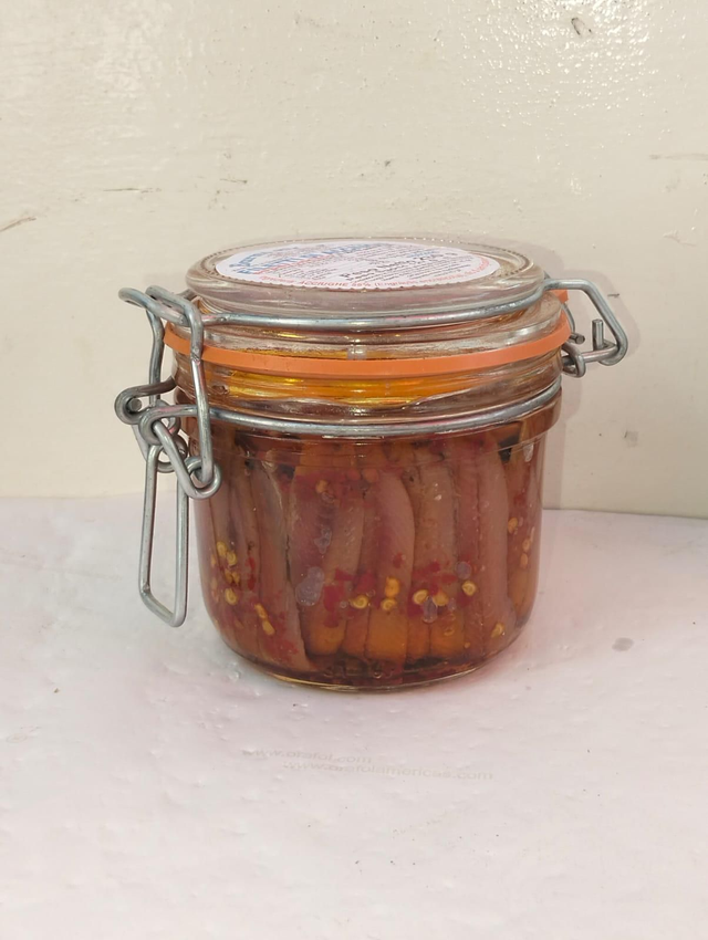 Acciughe con peperoncino 