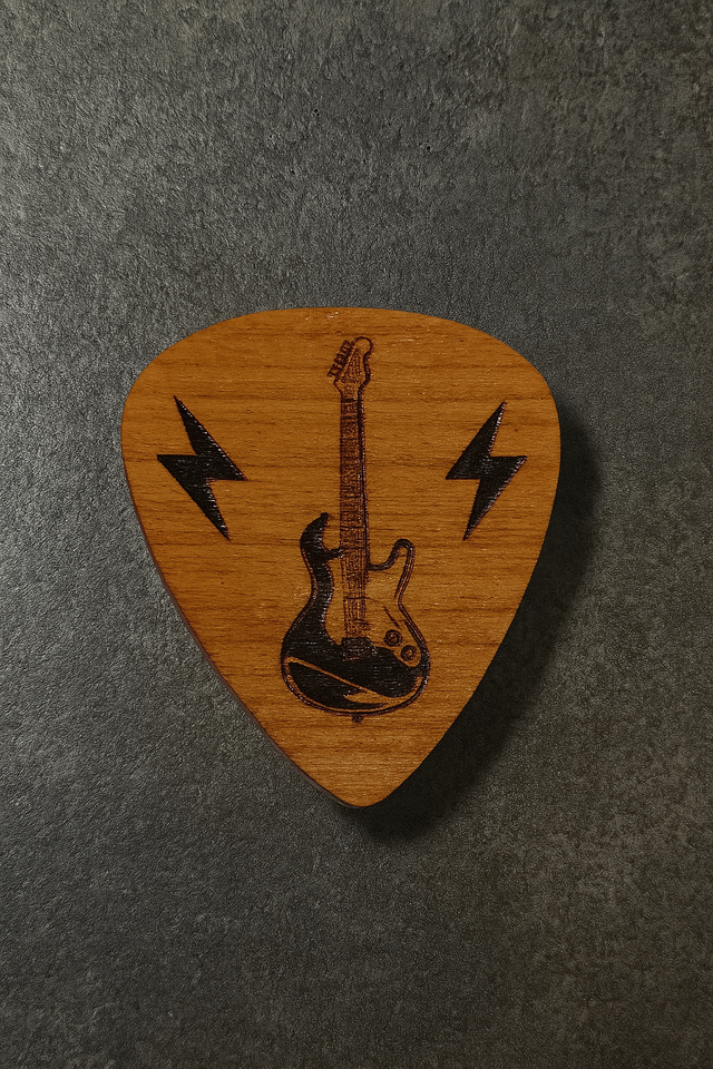🧲 Magnet en bois gravé – motif rock guitare - 4 cm