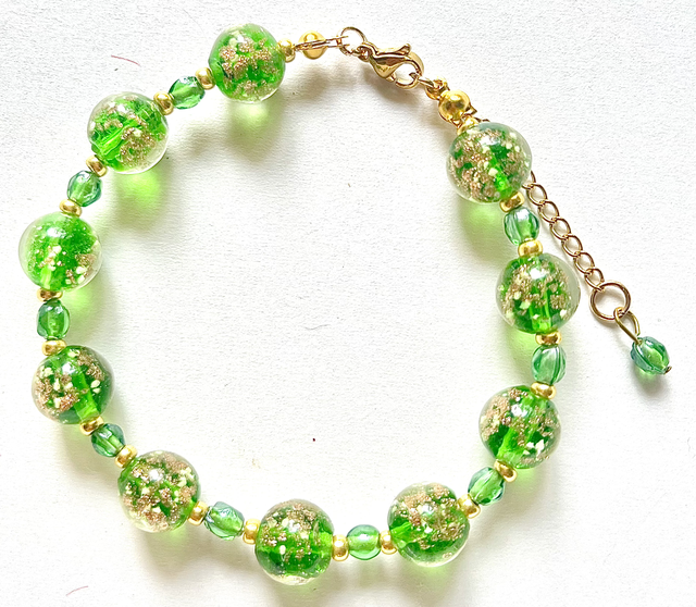B109 - Bracelet perles en verre lampwork ton vert