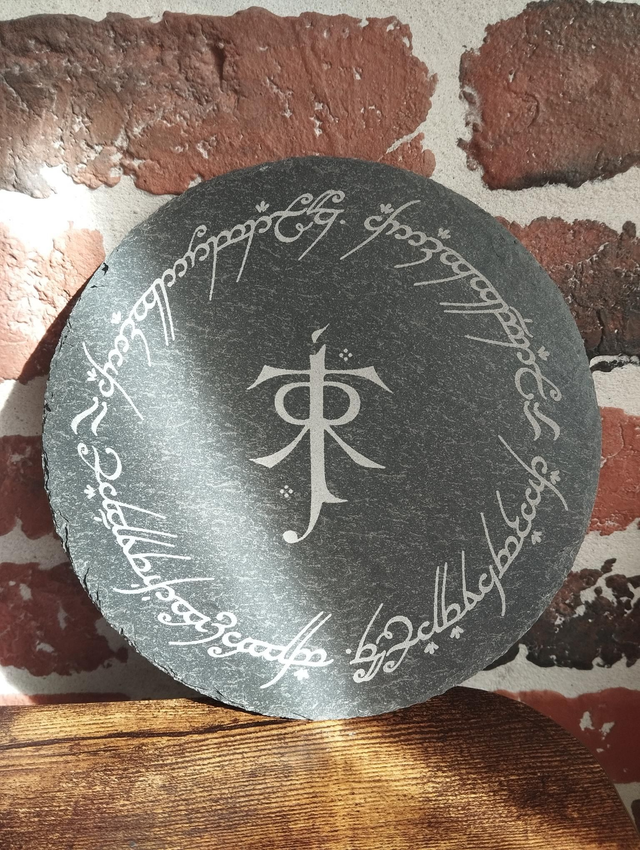 Dessous de plat en ardoise – Seigneur des Anneaux – Ø 20 cm