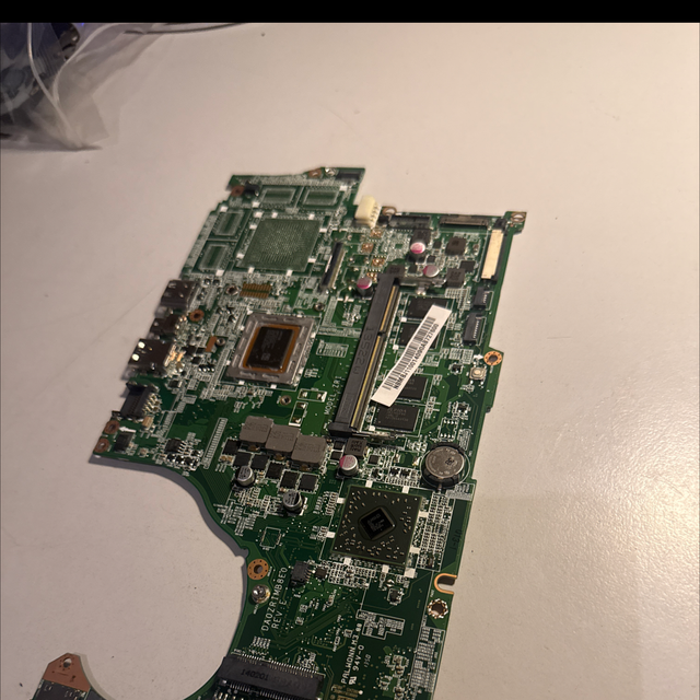 1154-Lenovo / Quanta Laptop Mainboard DA0ZRIMB8E0 Rev: E – Einzelstück / Bastlerware