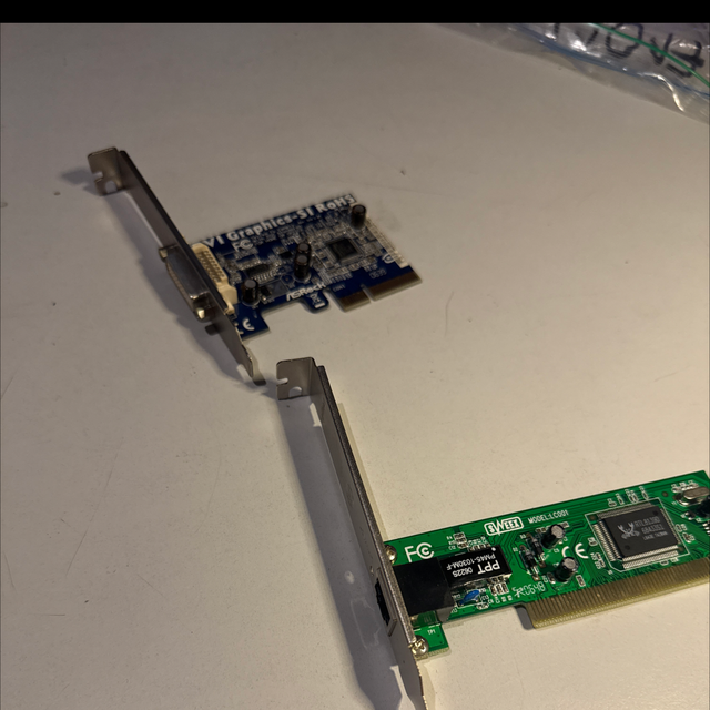1147-ASRock DVI-Erweiterungskarte + PCI-Netzwerkarte im Set – Retro / Bastler-Hardware