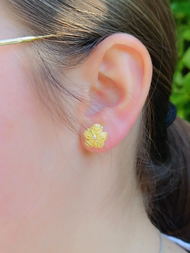Puces d'oreilles SYDNEY en Micro-Crochet - Fait Main - Jaune Primevère 