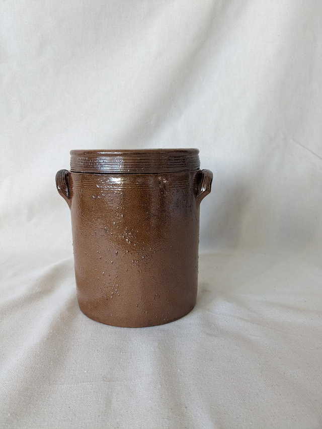 Ancien pot de conservation