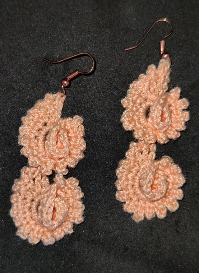 Boucles d&#039;oreilles au crochet relief double shell  saumon