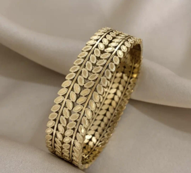 Stunning 18K Yellow Gold Overlay Bangle.