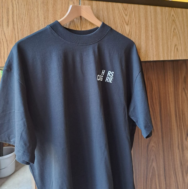 T-shirt black
