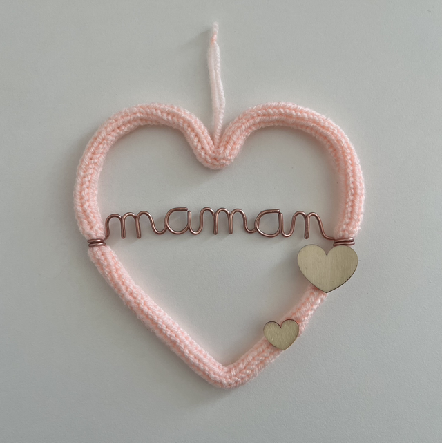 Cœur petit modèle en tricotin « maman » guimauve 