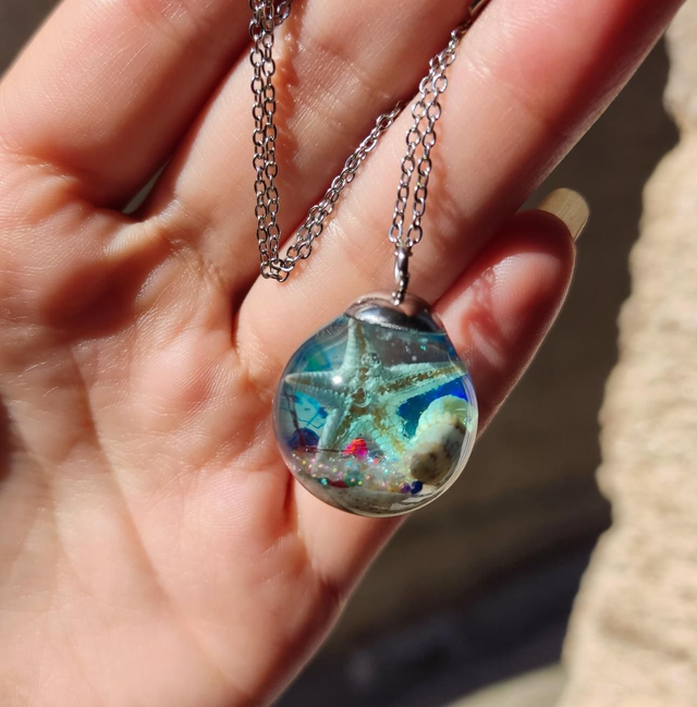 Colgante de resina esférico marino 