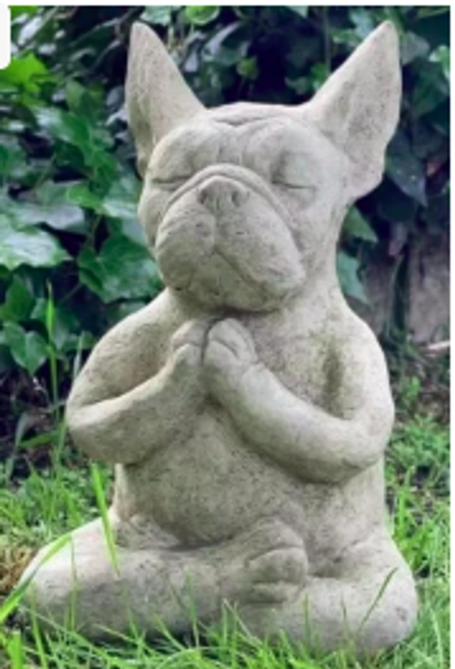 Tuinbeeld Bulldog mediterend (15cm hoog)