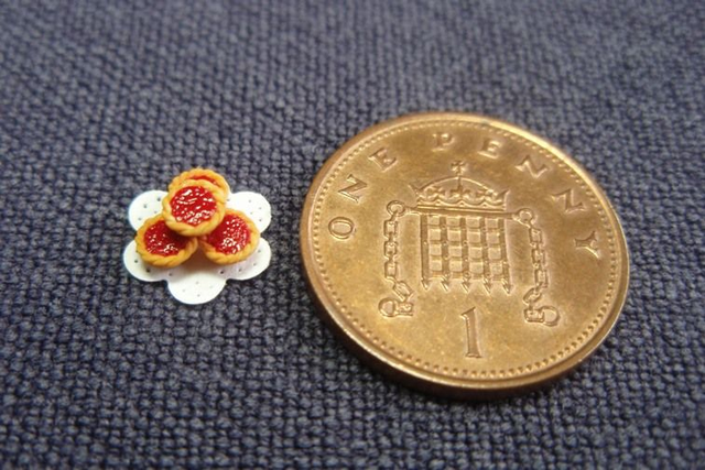 Jam Tarts (1/24th scale)