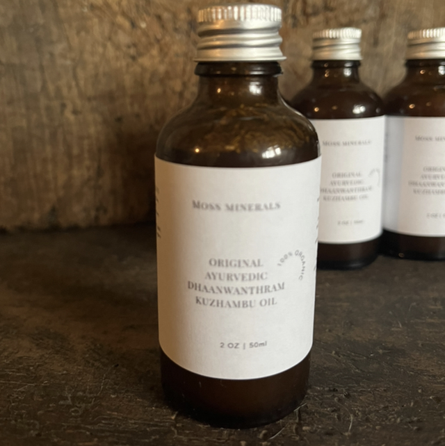 Dhanwantharam Kuzhambu oil