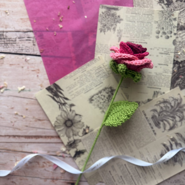 Rose dégradée et sa feuille (personnalisable pour créer votre bouquet)