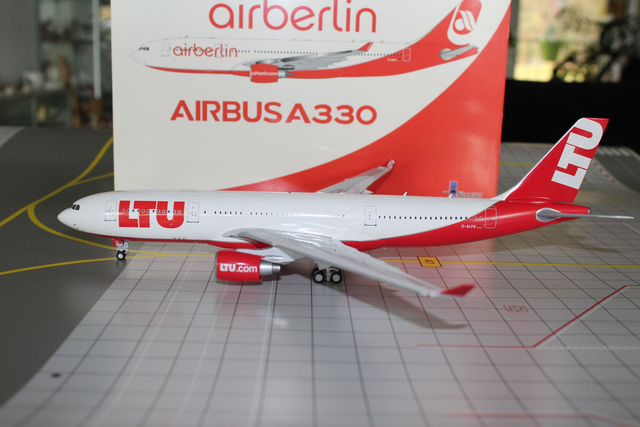 LTU A330-200 (D-ALPA) 1:200, Inflight