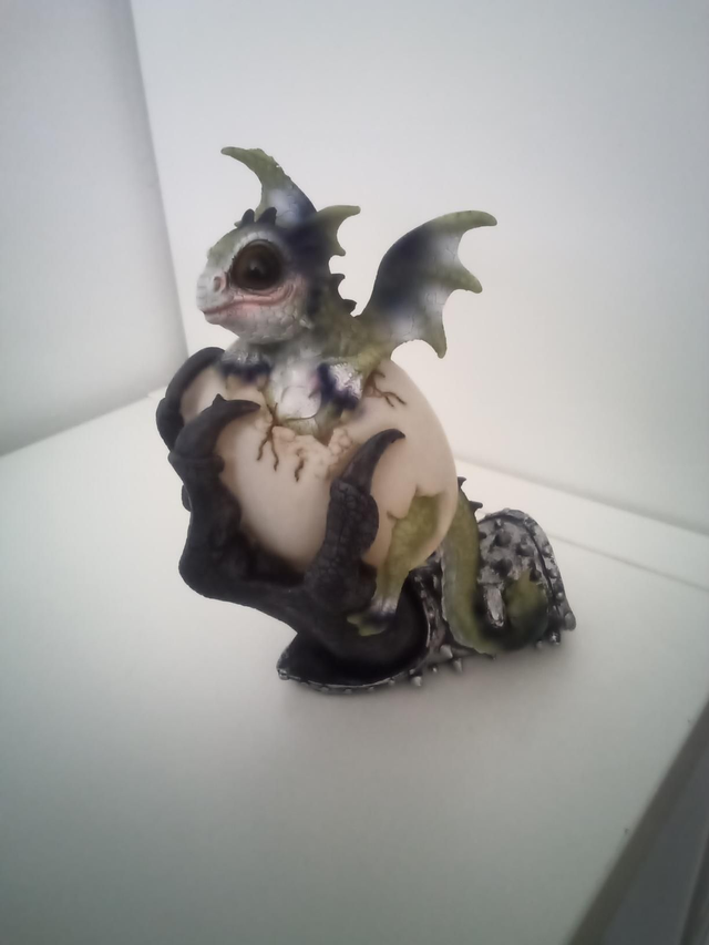 Bébé dragon griffes 