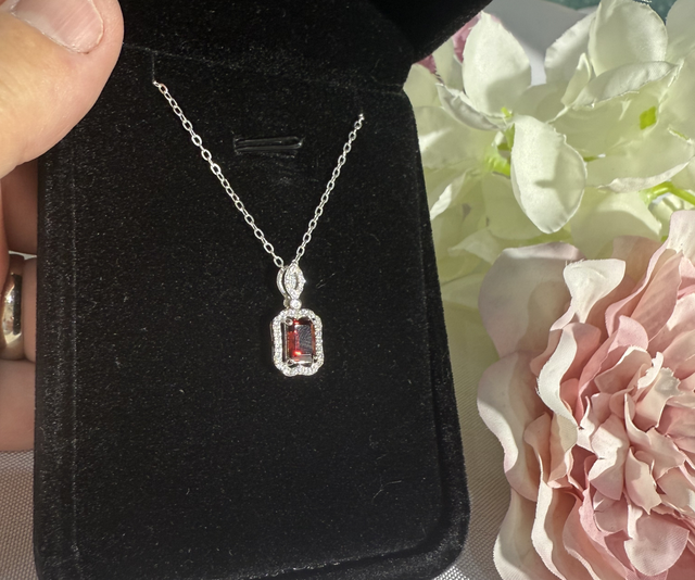 S925 garnet pendent on chain
