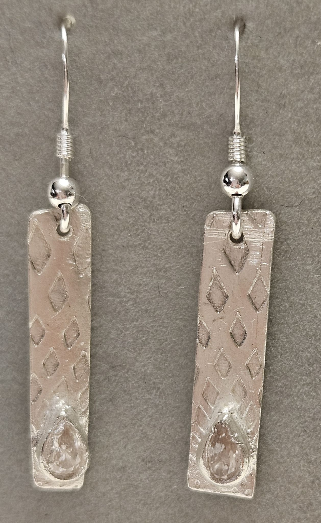 Lattice pear shaped cubic zirconia silver drops