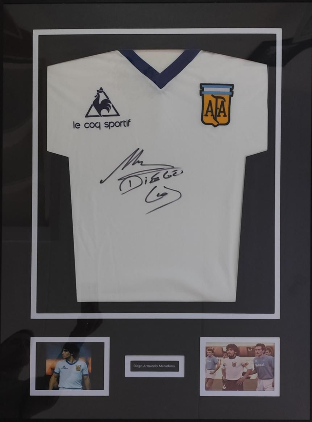 Gesigneerd Maradona Shirt uit 1986