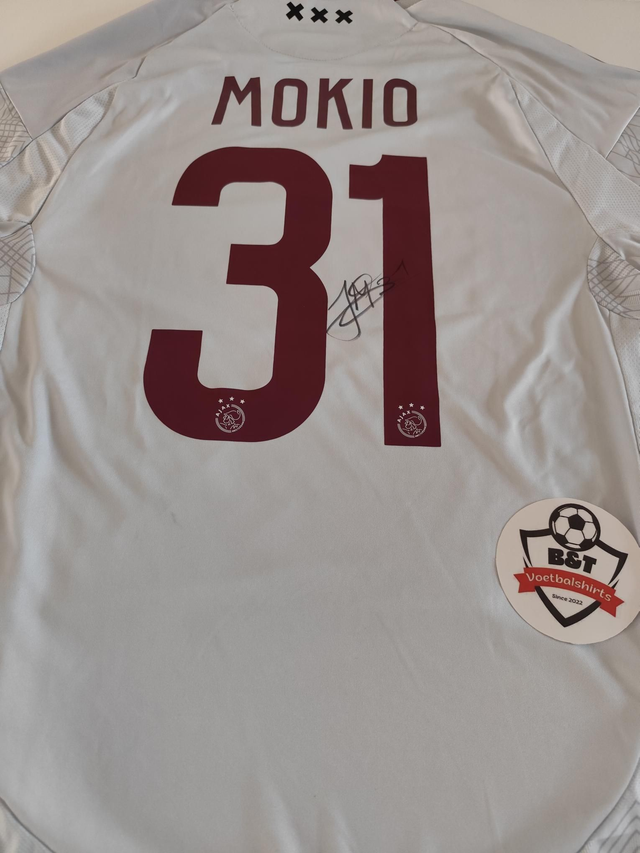 Gesigneerd Ajax Shirt door Mokio!
