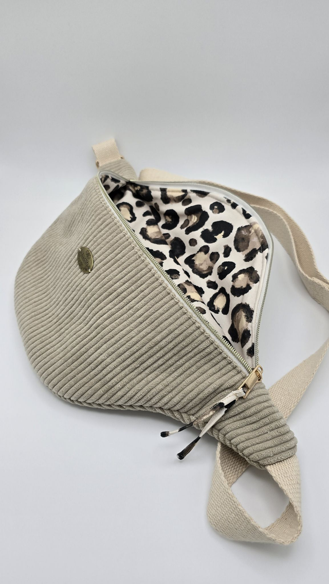 Grand sac banane en velours avec poche extérieure - beige