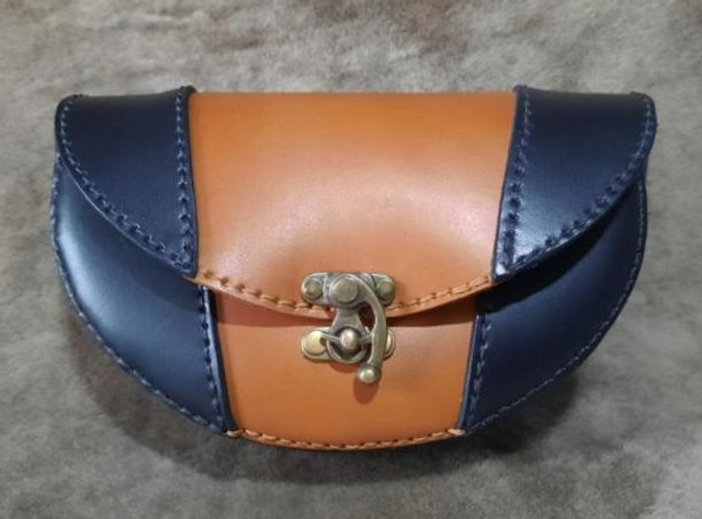 Pochette cuir  bi-ton de ceinture pour femme - Arrêt de gamme 