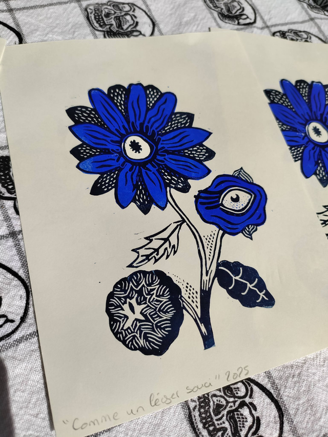 linogravure "fleur de souci" en couleur format 15 X 19.5cm bleu