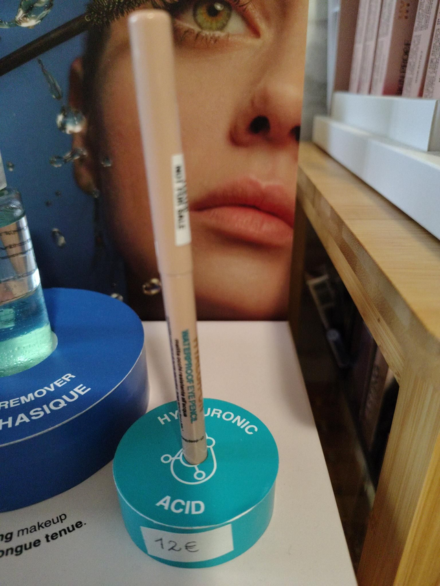 Produit maquillage Hyalur-on Waterproof crayon noir 