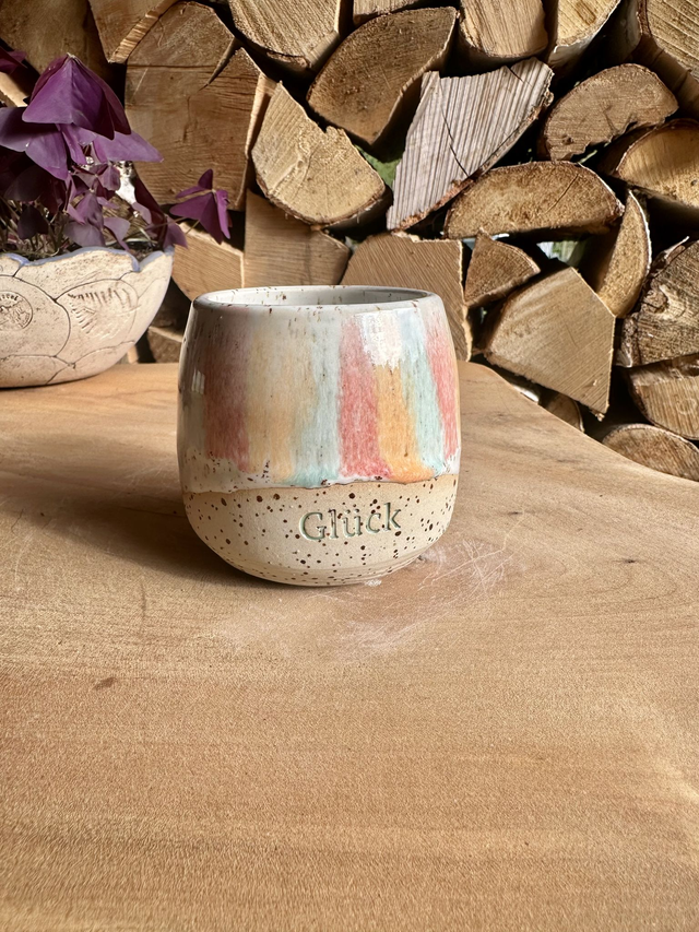 🌿 Handgemachter Keramikbecher „Glück“ – für kleine Momente der Freude