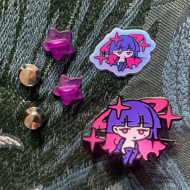  .｡✦ hard enamel pin with nightglow effect ✦｡.