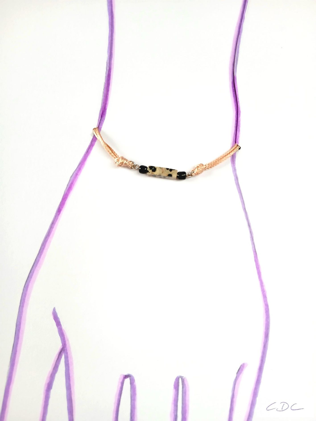 Bracelet upcyclé - Pièce unique - Lacet  beige et perle minérale beige mouchetée noir et gris