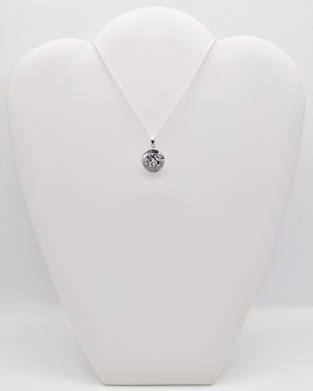 Pendentif Ariel noir et blanc