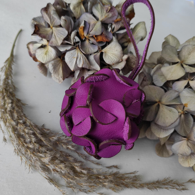 Fleur d'hortensia en cuir 