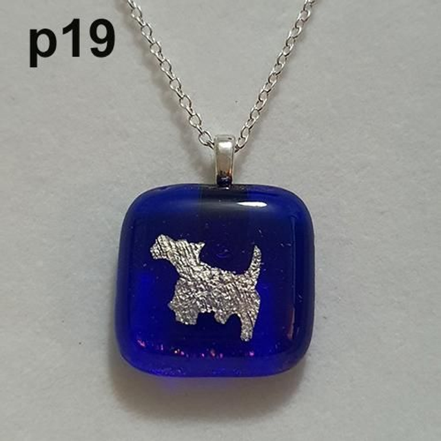 Silver Westie / Scotty dog Royal blue glass pendant &amp; chain p19