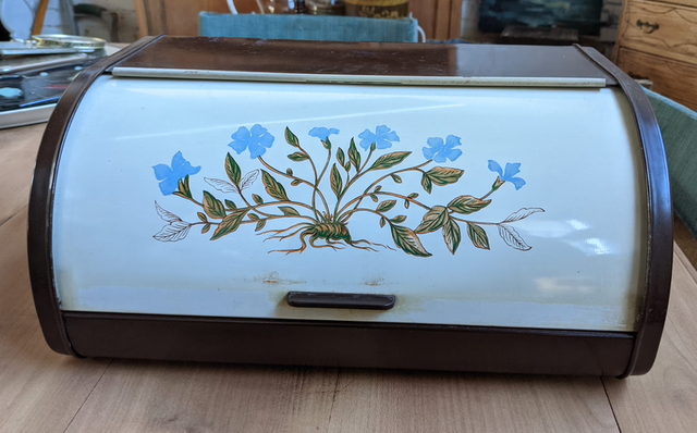 Boîte à pain en métal