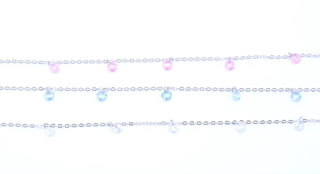 Armband aus 925er Silber mit funkelnden Kristallsteinen – Weiß, Rosa oder Blau „Gänseblümchen“