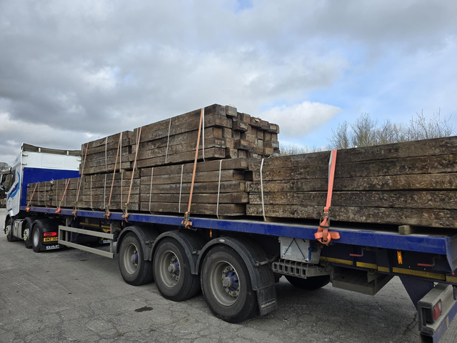 RECLAIMED OAK RAILWAY SLEEPERS (Grade A)