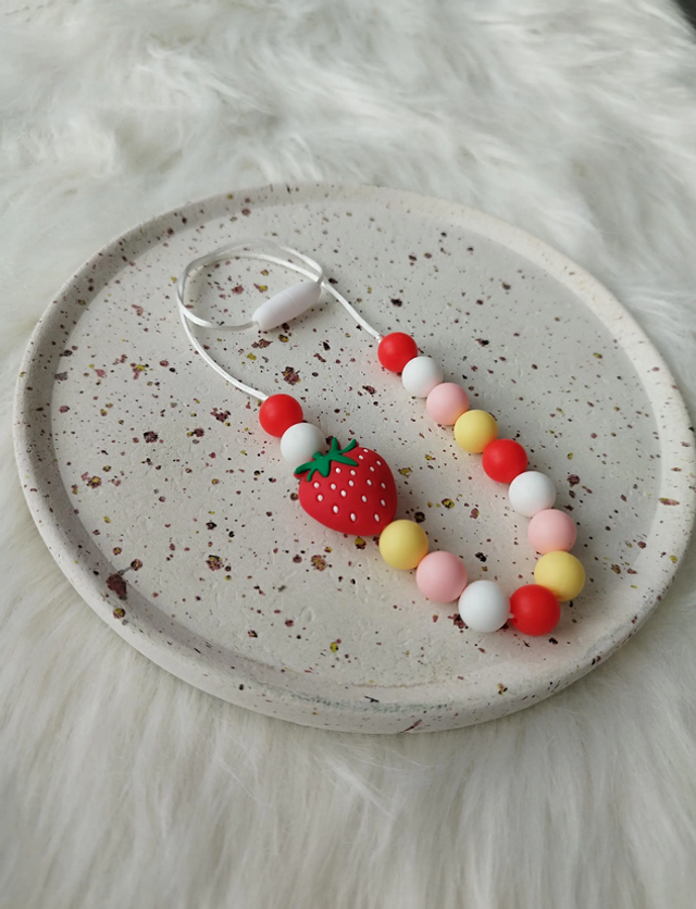Collier Fraise - collier à macher fille -  perles en silicone alimentaire