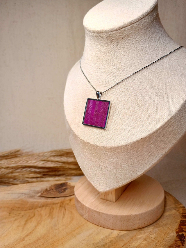 Collier MÉDAILLON Chevron Violine - Acier inoxydable argenté