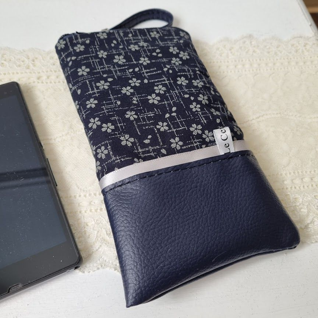 Etui zippé pour smartphone &quot;Keiko&quot; simili cuir bleu marine