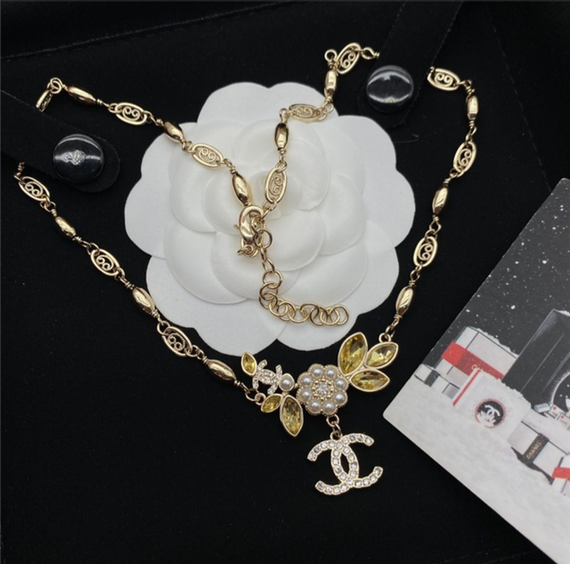Collier CH