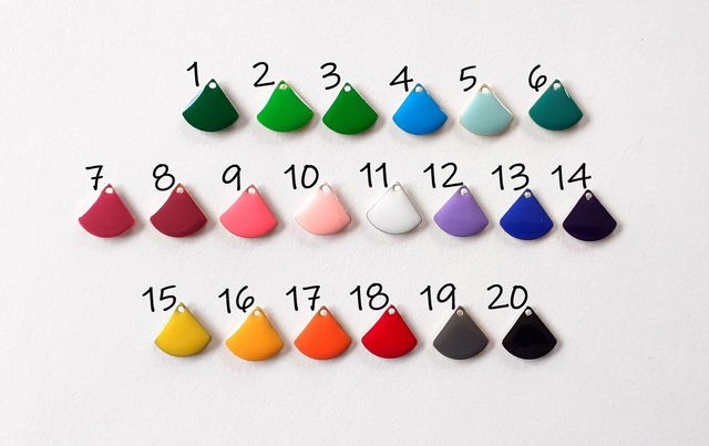 Boucles d'oreilles Eventail & petit cœur (coloris au choix)