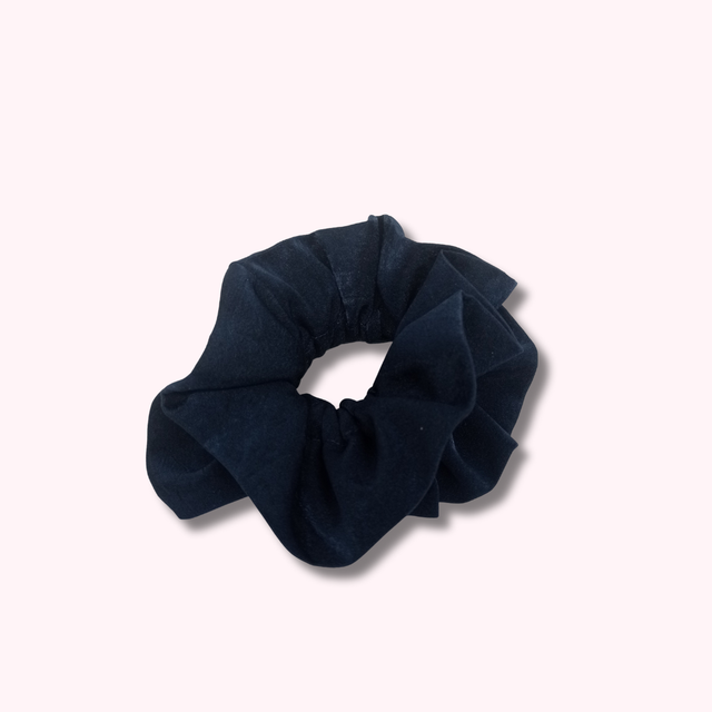 Chouchou à volants en satin upcyclé - bleu marine 