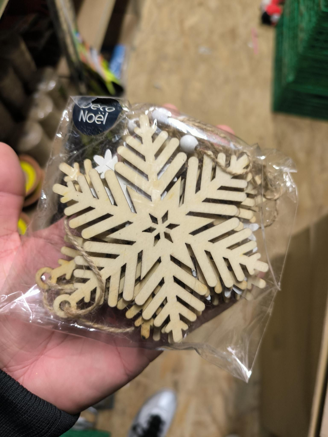 DECORATION GUIRLANDE ETOILE A SUSPENDRE 