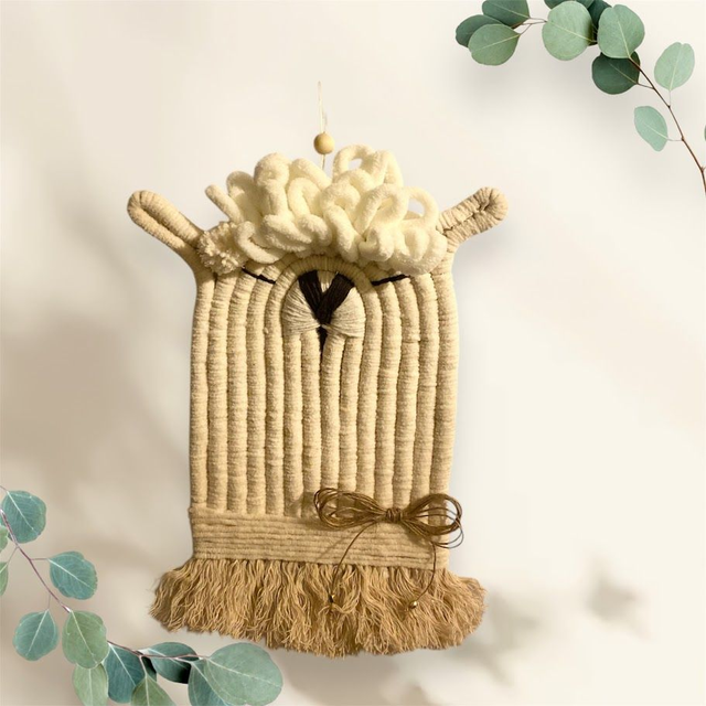 Tête de lama en macramé et laine bouclée