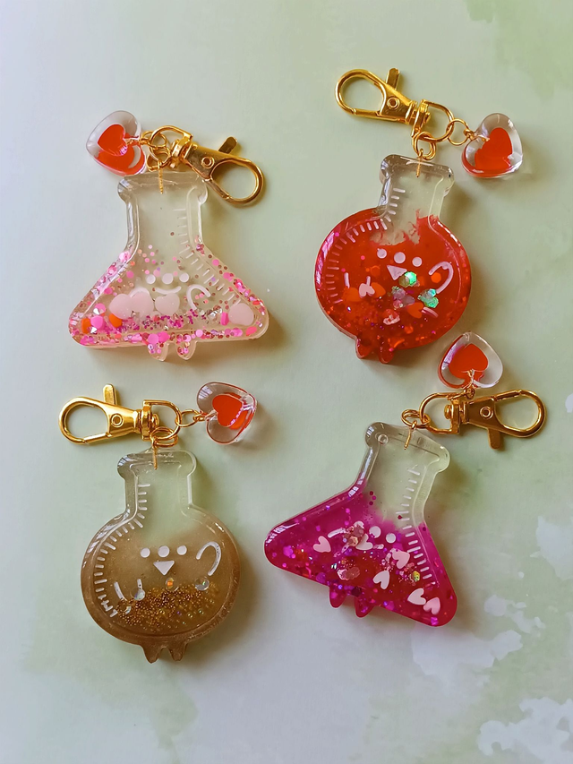 Llaveros de Botellas Químicas