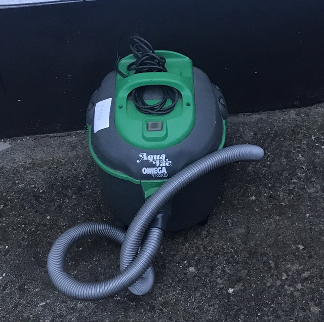 Sold - AquaVac Omega 100 Vacuum Cleaner - M54